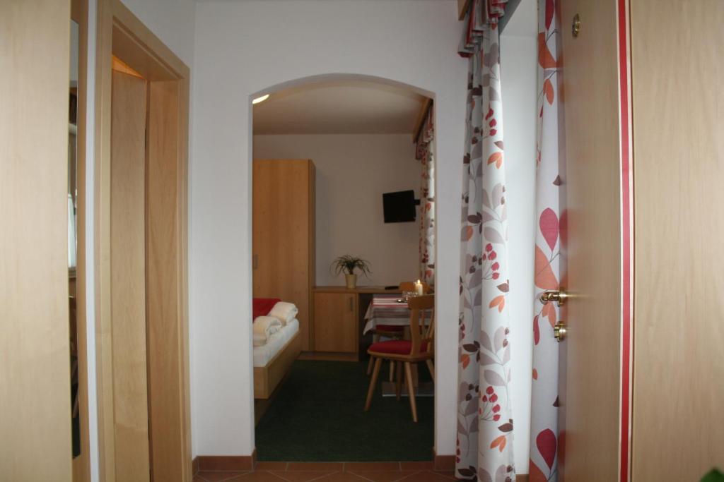 Zimmervermietung Babsy Zell am See Room photo